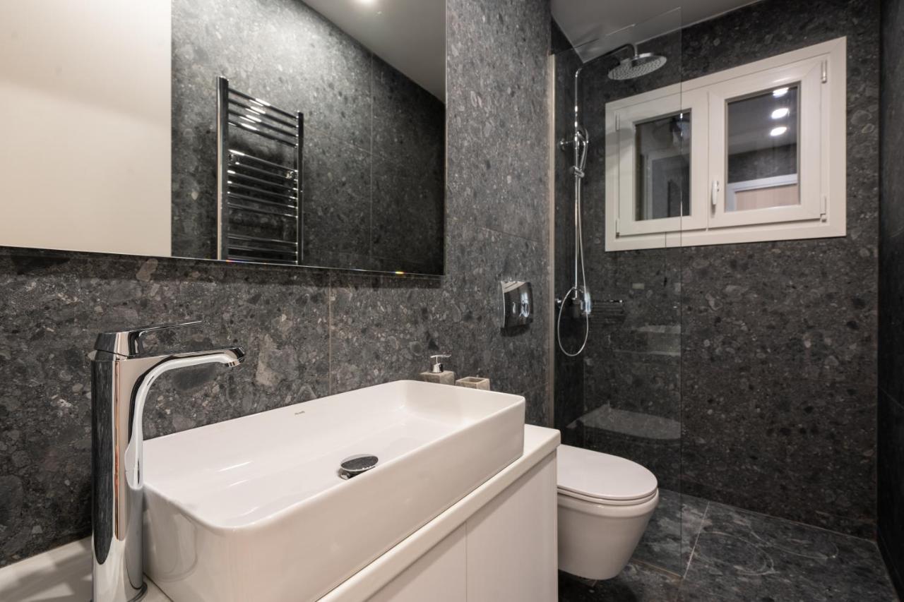 Unique 2 Bedrooms Apartment, Steps To Plaka And City Center Athena Bagian luar foto