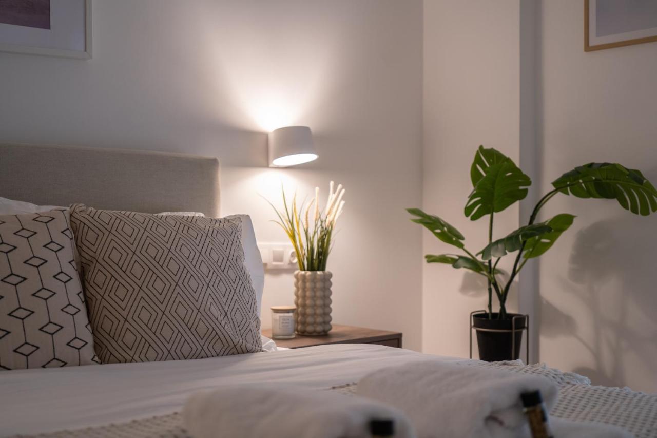 Unique 2 Bedrooms Apartment, Steps To Plaka And City Center Athena Bagian luar foto