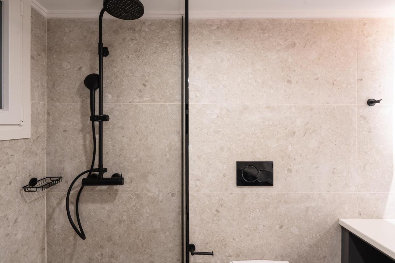 Unique 2 Bedrooms Apartment, Steps To Plaka And City Center Athena Bagian luar foto