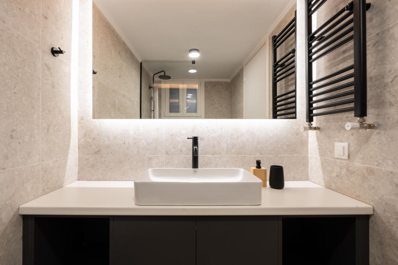 Unique 2 Bedrooms Apartment, Steps To Plaka And City Center Athena Bagian luar foto